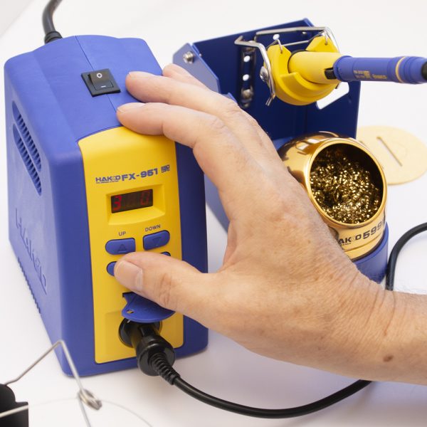 FX-951 Compact Soldering Station